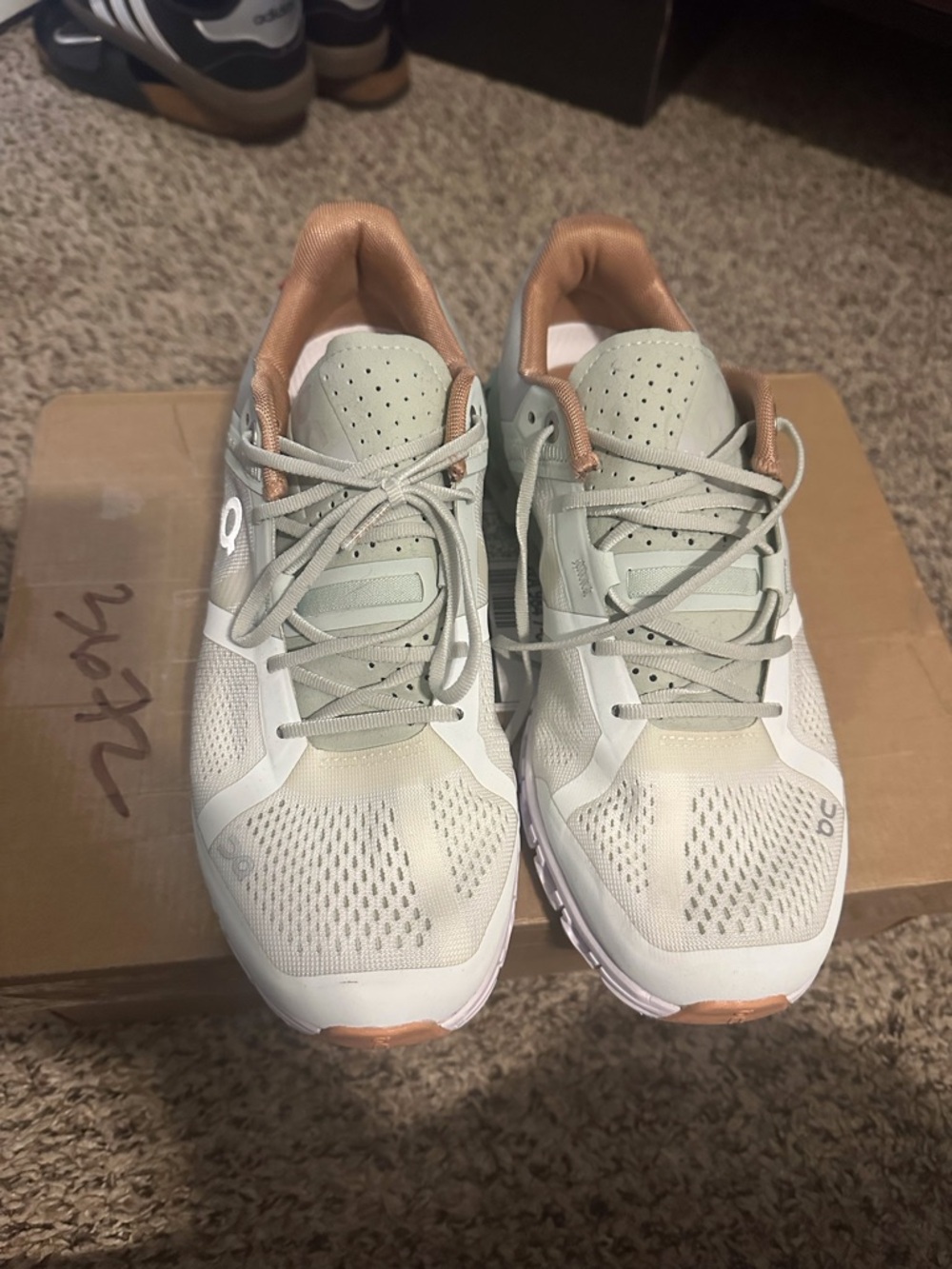 On cloud On Running Women's Cloud Shoes in White, Mint & Tan size 8 women’s